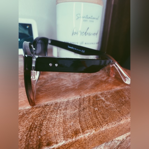 Black and pink hinted glasses, ombré tint through lenses. - Picture 2 of 2